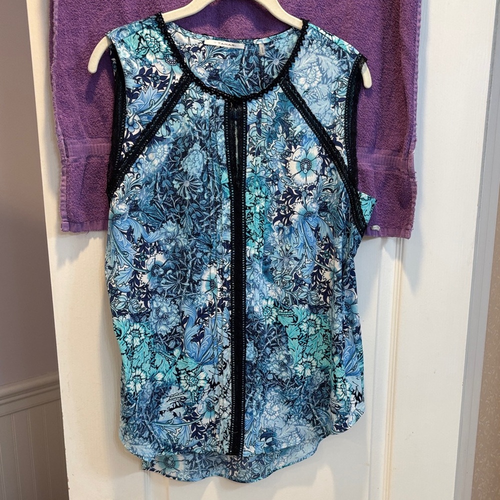NWT Tahari Blue and Black Floral Sleeveless Blouse